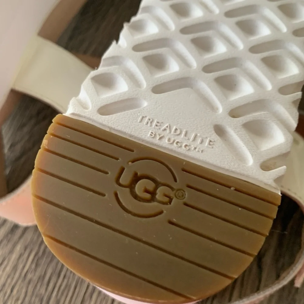 🔥 Ugg treadlite cream platform wedge sandals women’s size 7.5 mint condition - Picture 3 of 12